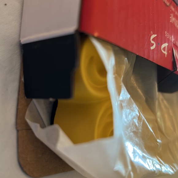 Friends Yellow Peephole Frame NEW IN BOX Paladone Products TV Show Monica Door - Picture 4 of 4